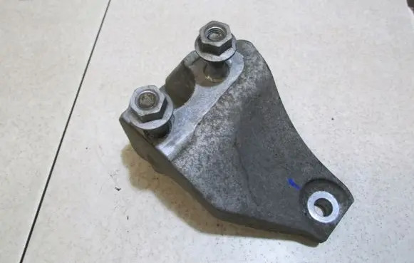 Ford Fiesta Engine mounting bracket 8V517M125AB