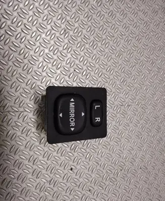Toyota Corolla Verso AR10 Wing mirror switch 183574