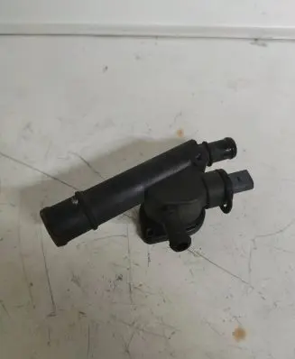 Audi A4 S4 B7 8E 8H Engine coolant pipe/hose 038121132