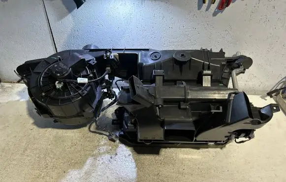 Dodge Challenger Interior heater climate box assembly P68340550AA TPYEF3247U0772