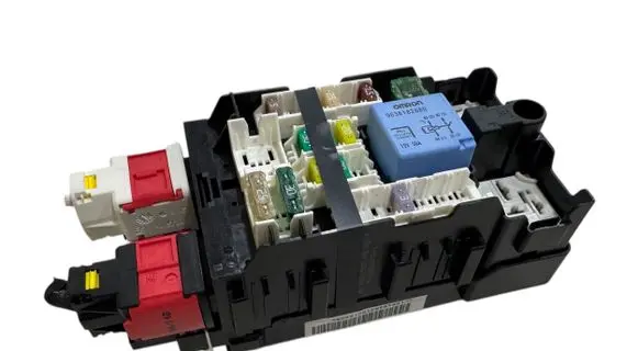 Peugeot 308 Fuse module 9665492680
