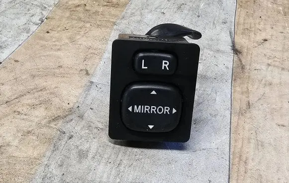 Toyota Corolla Verso AR10 Wing mirror switch 183574
