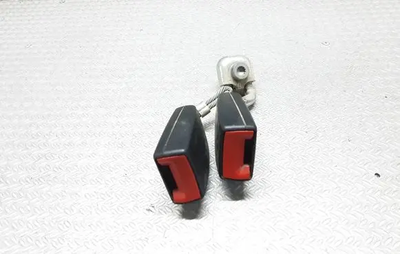 Volkswagen Jetta V Middle seatbelt buckle (rear) 1K0857739F