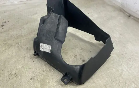 BMW 7 F01 F02 F03 F04 Intercooler air guide/duct channel 7898884