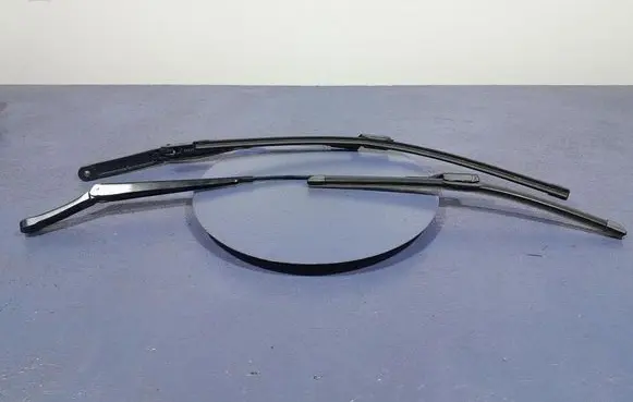 Skoda Octavia 985 Front wiper blade arm 5E4955409
