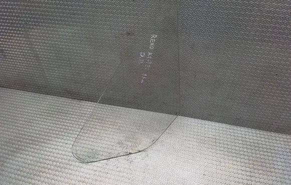 Renault Master I Front door vent window glass four-door 