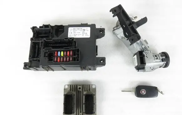 Fiat Punto (199) Engine control unit/module ECU 51798649 IAW5SF3M1 51813197