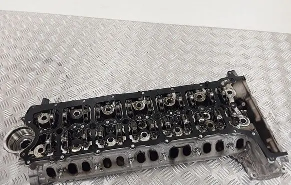 Land Rover Discovery 5 Engine head dt306 pbk6d3-6090-aa
