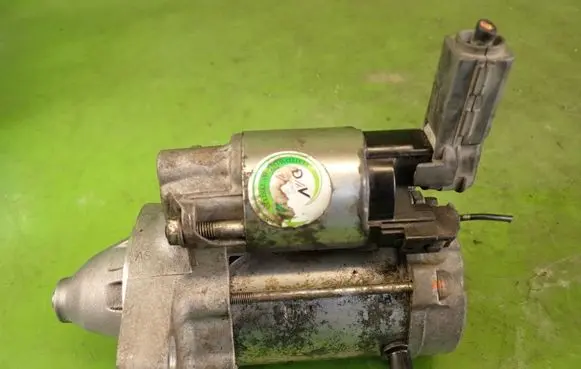 Toyota Yaris Starter motor S6125