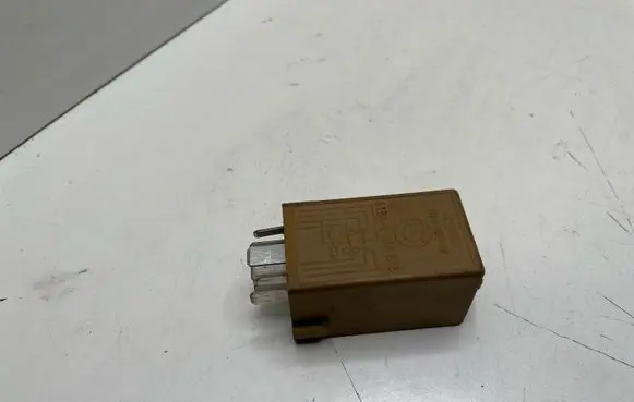BMW 5 E39 Window control relay 61368384505