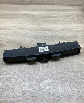Opel Zafira B Hazard light switch 13100107 03758070