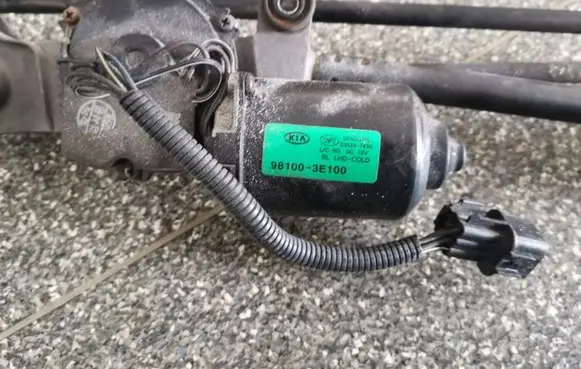 KIA Sorento Wiper motor 981003E100 035247430