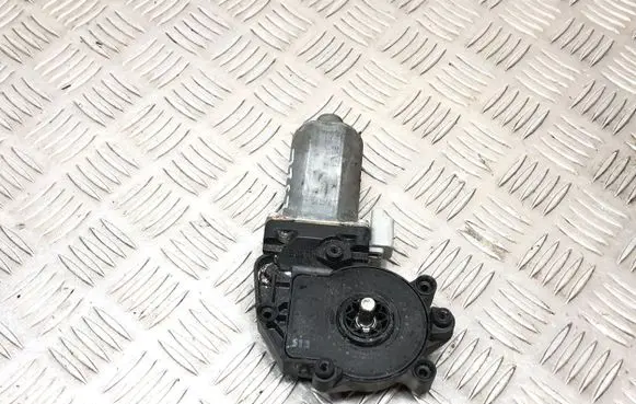 Peugeot 206 Front door window regulator motor 0130821763 942907652N61