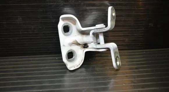 Opel Mokka Rear door lower hinge