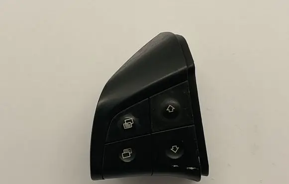 Steering wheel buttons/switches