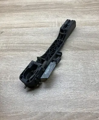 Nissan Primera Front door exterior handle/bracket 80611AV600