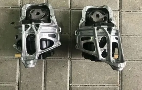 Engine mount vacuum valve