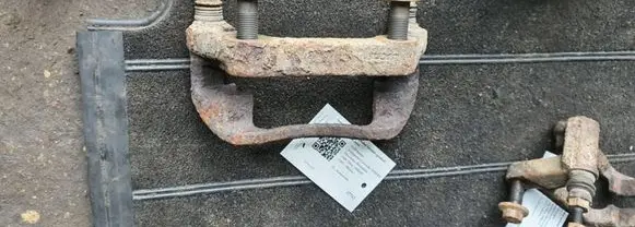Volkswagen Transporter - Caravelle T4 Front Brake Caliper Pad/Carrier 