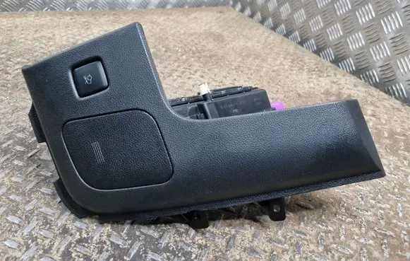 Ford Mustang VI Glove box FR3B63044F09A FR3T19B514AAW