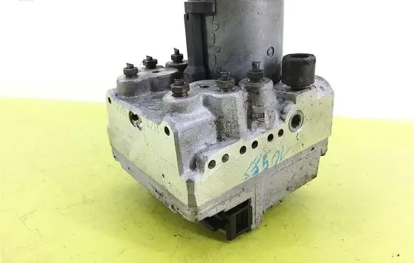 Mercedes-Benz Vito Viano W638 ABS Pump A6384460114