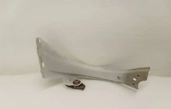 Volkswagen Beetle A5 Fender mounting bracket 5C5821136
