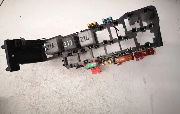 Volkswagen PASSAT B5 Fuse box set 8D1937545