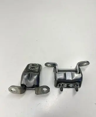 Nissan Navara D23 Rear door hinge set 