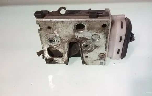Audi A4 S4 B5 8D Front door lock 4A0839015G