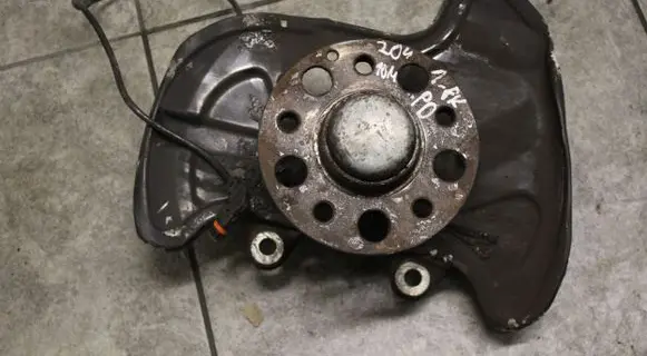 Mercedes-Benz C W204 Front wheel hub 
