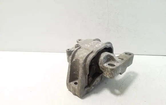 Volkswagen Golf V Engine mount bracket 1K0199262