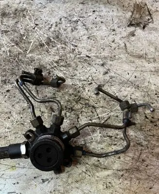 Ford Focus Fuel distributor 1S4Q9D280AC R9144Z020C