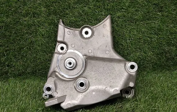 Opel Zafira C Engine mounting bracket 55568812