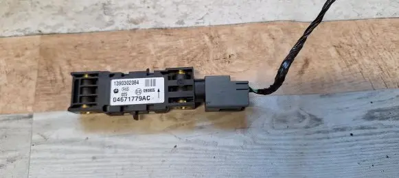 Jeep Grand Cherokee (WK) Airbag deployment crash/impact sensor 04671779AC