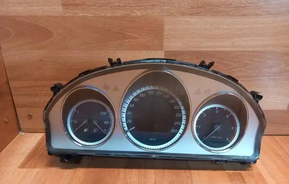 Mercedes-Benz C W204 Speedometer (instrument cluster) A2049002105 A2049022702 A2049014400