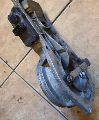 Volkswagen Golf II Fuel distributor 0438121011 026133353