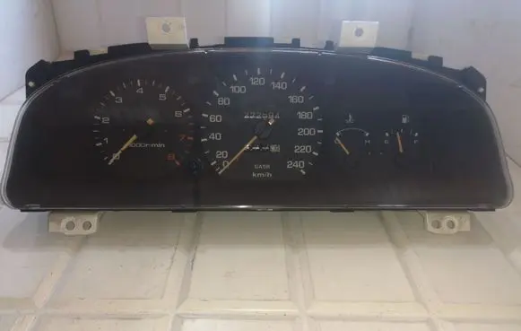 Mazda 626 Speedometer (instrument cluster) GC5K