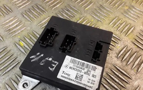 Mercedes-Benz E W211 Central body control module 2115453632 A2115453632