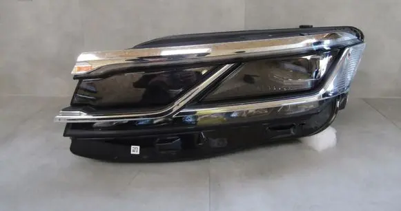 Volkswagen Touareg III Headlight/headlamp 761941113A