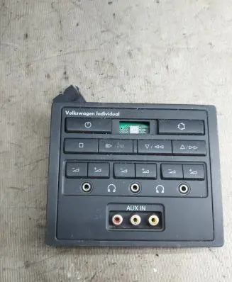 Head unit multimedia control
