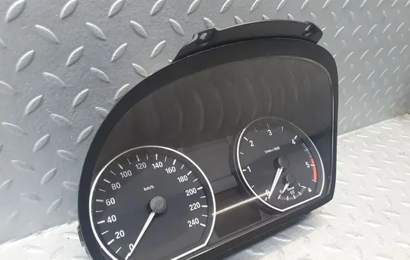 BMW 1 E81 E87 Speedometer (instrument cluster) 1024952 9141475 1042775