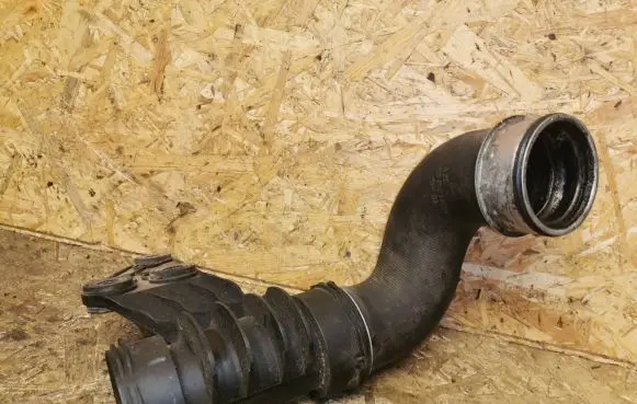 Mercedes-Benz C W203 Intercooler hose/pipe A2035200295