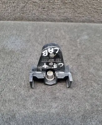 Front bumper mounting bracket