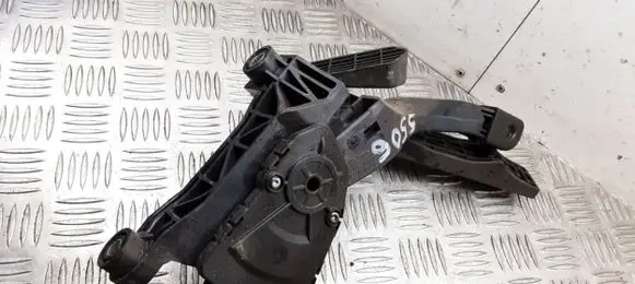 Hyundai i40 Accelerator throttle pedal 327272T900