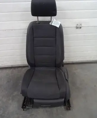Volkswagen Touran I Front driver seat 