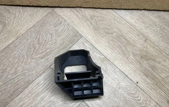 BMW 1 E81 E87 Radiator mount bracket 7807185 780718502 17117807185