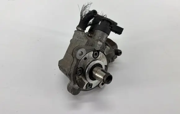 BMW 5 F10 F11 Fuel injection high pressure pump 0445010518