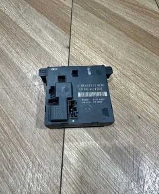 Mercedes-Benz E W211 Door control unit/module 2118704126 00006806