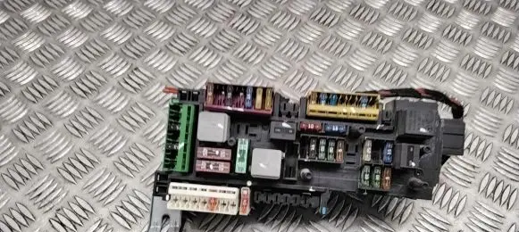Mercedes-Benz E W212 Fuse module A0025421319 A0025422819