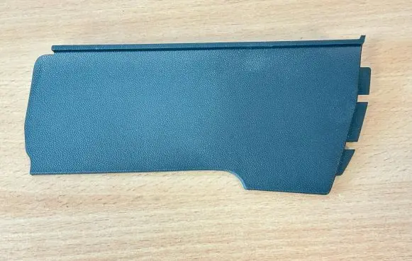 Rear bumper trim bar molding