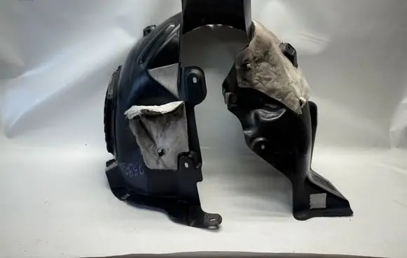 Front wheel arch liner splash guards